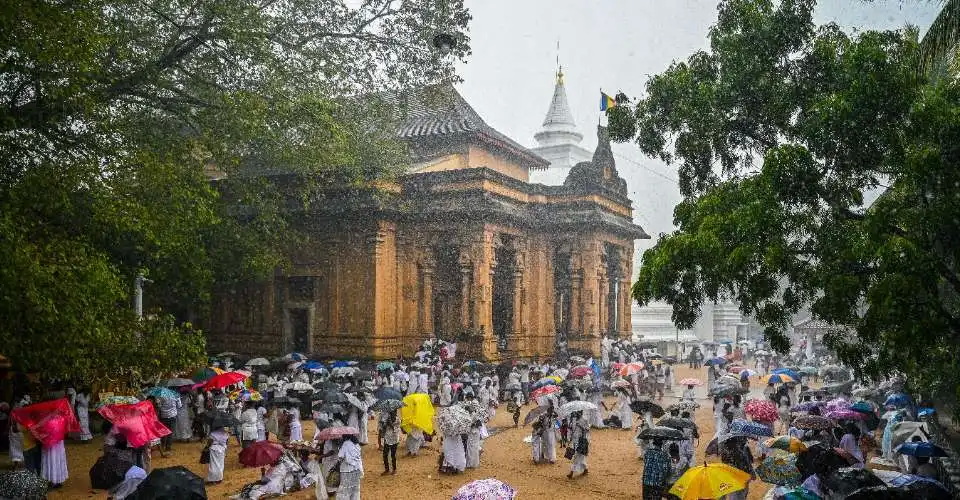 Tín hữu Công giáo Sri Lanka phục vụ cộng đồng nhân lễ Phật Đản
